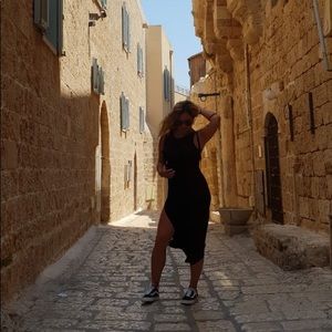 Meet your Posher, Aiola